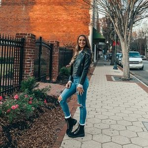 Meet your Posher, Lauren